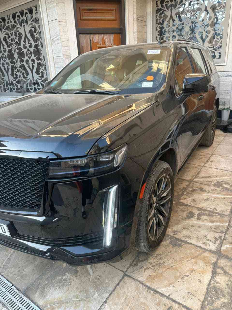 السلام عليكم كاديلاك أسكاليد (2022) اسود بلاك أدشن فول الفول ماشيه 27 الف ميل سيارة زيرو مكفولة كفالة عامة من كلشي وارد خليجي رقم مميز بغداد 
كير محرك بشرط ممفتوح
المواصفات
36 سماعة
تشغيل عن بعد
5 كامرات
5 بصمات
فور ويل
كشن رجاج
دوسات كهربائية
داتا شو
بانوراما ع طول السقف
داخل جوزي
لايت زنون عالي 5 عدسات
تحكم بريك
جنطة ذكية
رادار امامي
رادار خلفي
رادار جانبي 
كشن تدفئ وتبريد سايق وراكب
كشنات خلفية تدفئ
مري شفط
اشارة بداخل المراية
كشنات جلد
كشنات خلفية VIP منفصلة
الكشنات كهرباء
ذاكرة ميموري سترين وكشنات
سترين تدفئ وتبريد
ثلاجة وسطية 
بأختصار شديد مواصفات السكاليد ما تخلص مكان السيارة بغداد أي استسفار ***********
