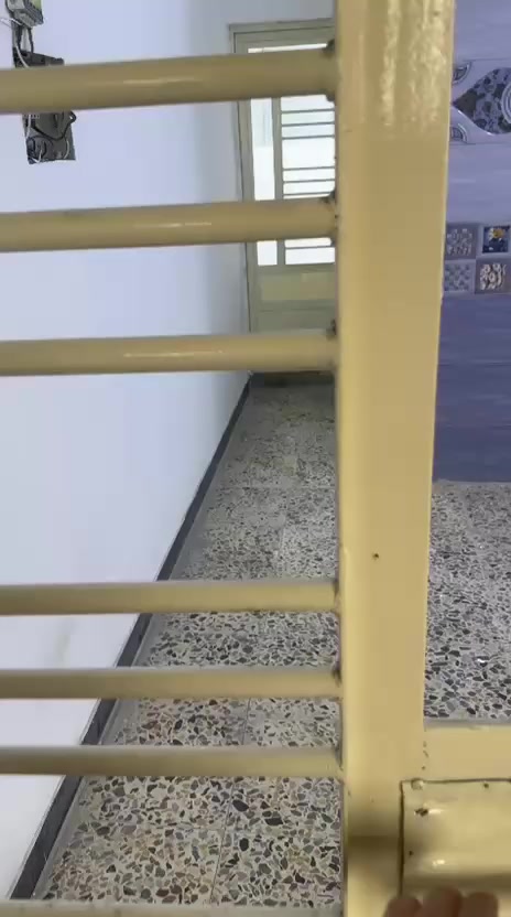 شقة للايجار طابق ثالث
العنوان قاهرة اولى📍قرب سوك علي نعمة
تحتوي على صالة غرفة نوم خدمات فقط كما موضح بالفديو!
ايجار بسعر مناسب جدا 
للاستفسار اتصال : ☎️***********
