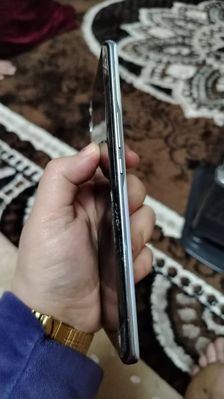 السلام عليكم موبايل HONOR X9a 5G نضيف مامفتوح بلباكيت اختو باب اول ذاكره ٢٥٦ السعر 300 الرقم ***********
