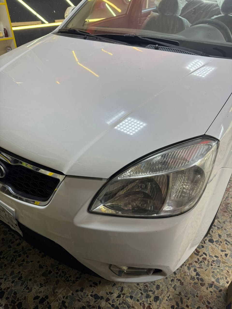 السلام عليكم اخوان 
كيا ريو للبيع 
موديل 2011 
السيارة نظيفة 
مو مثل المهجومات ال بشارع 
بيها فقط قطعتين صبغ 
بنيد و جاملغ لا غير 
اي استفسار خاص 
او الاتصال بهذا الرقم ***********
