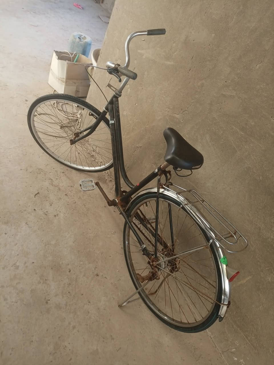 سياحي باله لون اسود حجم 27 
بدون نقوصات ماعدى مدگر كدام
سرج جديد تاير ورى وتيوب جديد
مكاني حي الاصدقاء يم جسر العسكري وملعب الفيحاء
السعر 50
***********
واتساب
