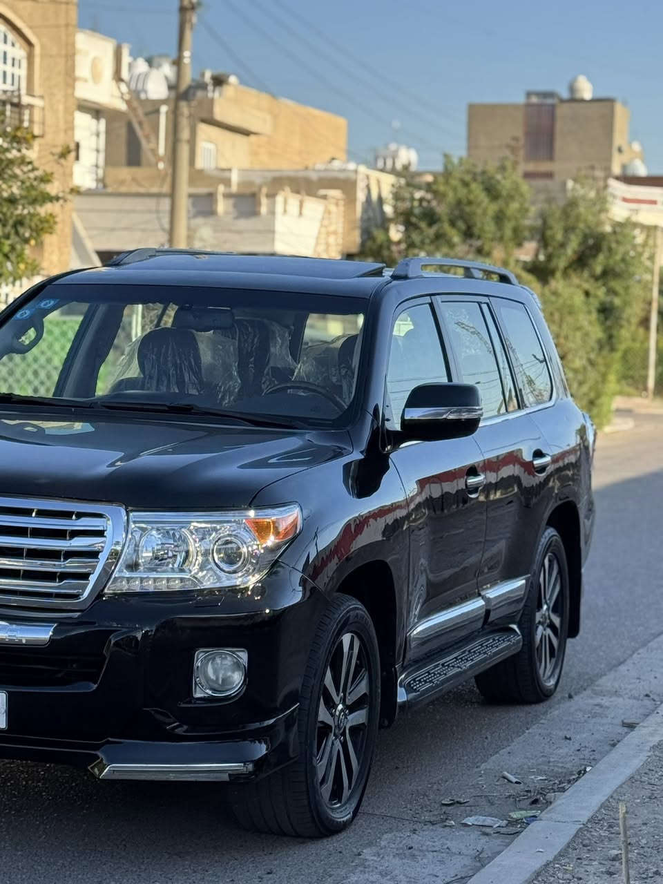 سلام وعليكم لاندكروز  2013 (بريم) رقم بغداد بسمي سنويه لل 2031 تنتهي سياره جديده دينار متصرف عليهة كير محرك برغي ممفتوح بيهة السعر (327) وبيهة مجال جدا بسيط حك الجيه سياره تجي كشن كهرباء و8 ايرباك فتحه فول تشغيل عن بعد السياره السياره بيهة تكحيل كارت بل بنيد فقط والباقي مكفوله من الصبغ والتبديل السياره جديده مكاني بغداد قرب مطار بغداد للاستفسار ***********
