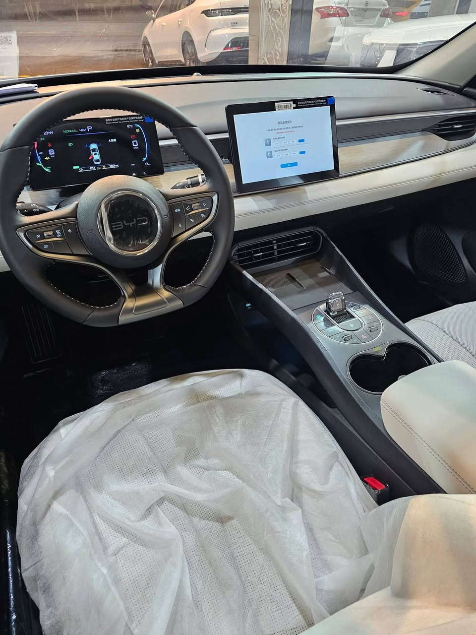 #اخي الكريم إقرأ المنشور جيدا
بي واي دي. مديل 25 

سيل فايف. الغنية عن التعريف 

٢١٠٠ كيلوا بالتفويله 

اللون ابيض 

والداخل ملكي 

رقم بغداد بسمي 

الرقم الجديد 

زيروا 

نازل عليه. جميع برامج التواصل 

العنوان بغداد 

السعر    خلي انت 

او تدلل 
البيع لغرض السفر 

***********
