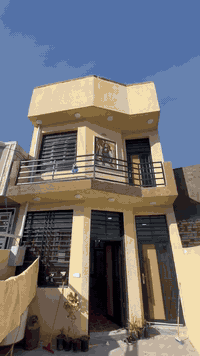 دار للبيع 
المساحه 120 متر طابو زراعي 
طابقين 🔥 بناء حديث 2025
موقع البكرلي الثالثه قرب جامع سلمان المحمدي يبعد عن شارع 30 متر 
كافه خدمات متوفر بيه 💁
يحتوي على غرفتين نوم 💤 وصاله وكلدور ومطبخ ومحمع صحي وكراج
السعر 80 مليون 
ليرغب بشراء مراجعه المكتب….
***********
***********
عقارات املاك العراق 🇮🇶 
حاتم الدغيري
