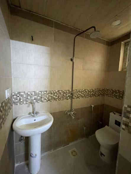 #للايجار ١٥٠ متر طابق ثاني 
يحتوي عل غرفتين سويت صاله مطبخ صحيات

السعر ٦٥٠ الاستفسار ***********
