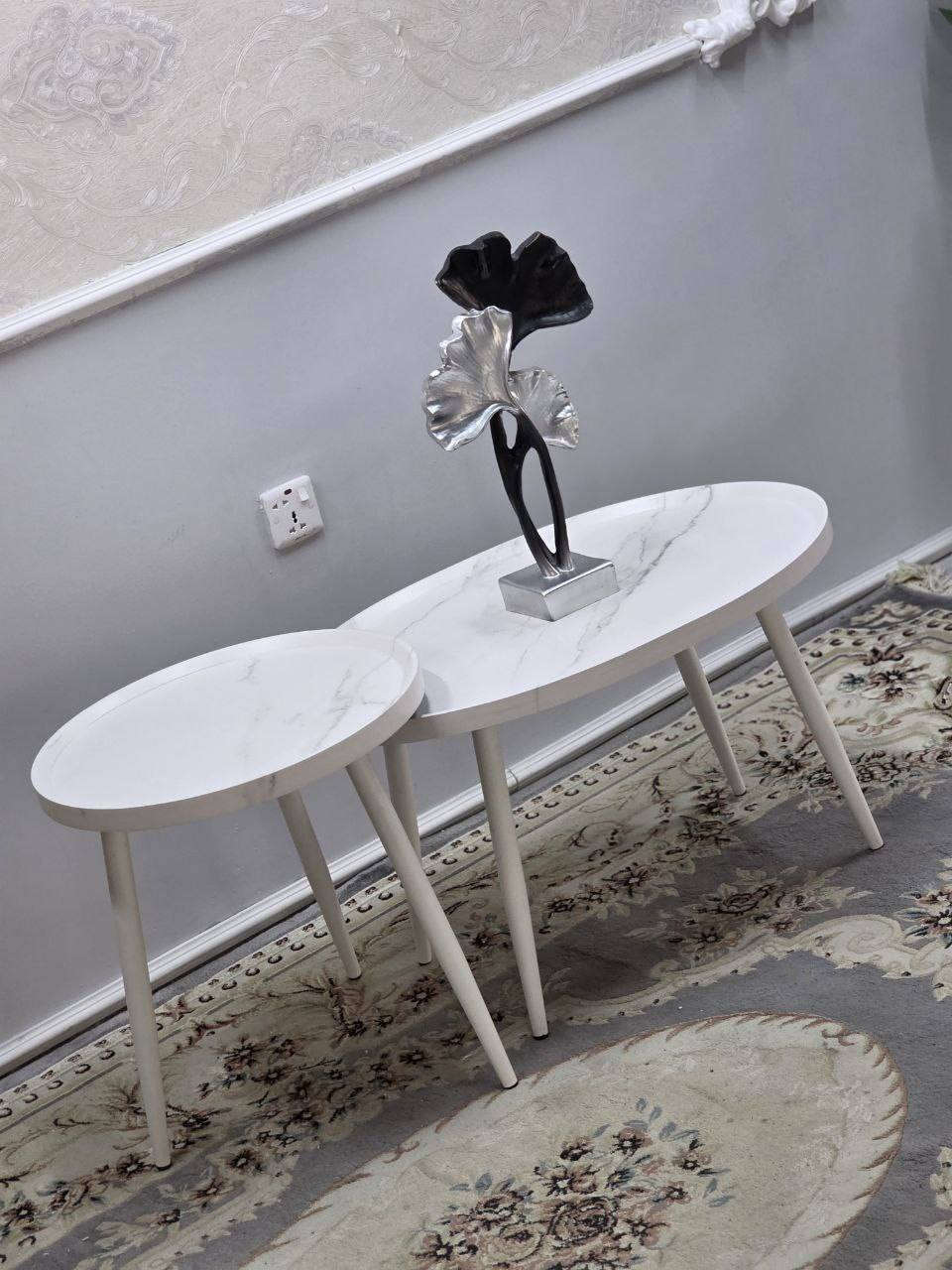 طبلة وسطيةمتكونة من قطعتين
السطح خشبي الارجل حديد 

 القياسات:
 الدائرية:
▪️ القطر: ٥٢ سم
▪️ الارتفاع: ٥٣ سم
 البيضوية:
▪️ الطول: ٧٩ سم
▪️ الارتفاع: ٤٨ سم


**إذا كنت صاحب هذا الإعلان وتريد حذفه لأي سبب، رجاءا أرسل رسالة إلى الدعم الفني**