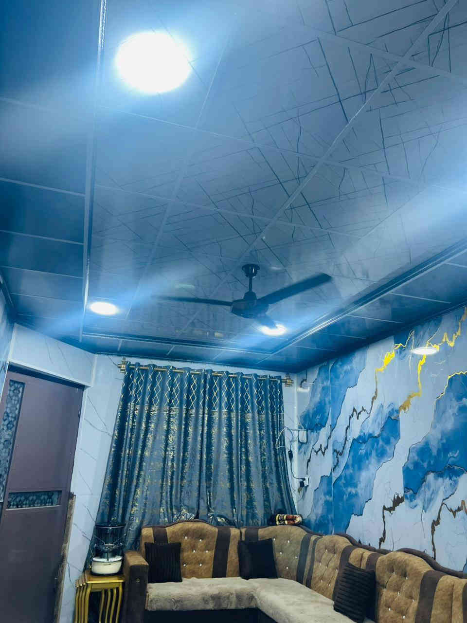 المساحه 170 متر الواجه 8 والعمق 21 
غرف نوم 2 وهول واستقبال بناء جديد مع كاونتر وطخم قنفات 
الموقع الرشيديه قطاع 6 فرع شفيق ابو الكاز 
السعر 90 وبي مجال بسيط 
***********
