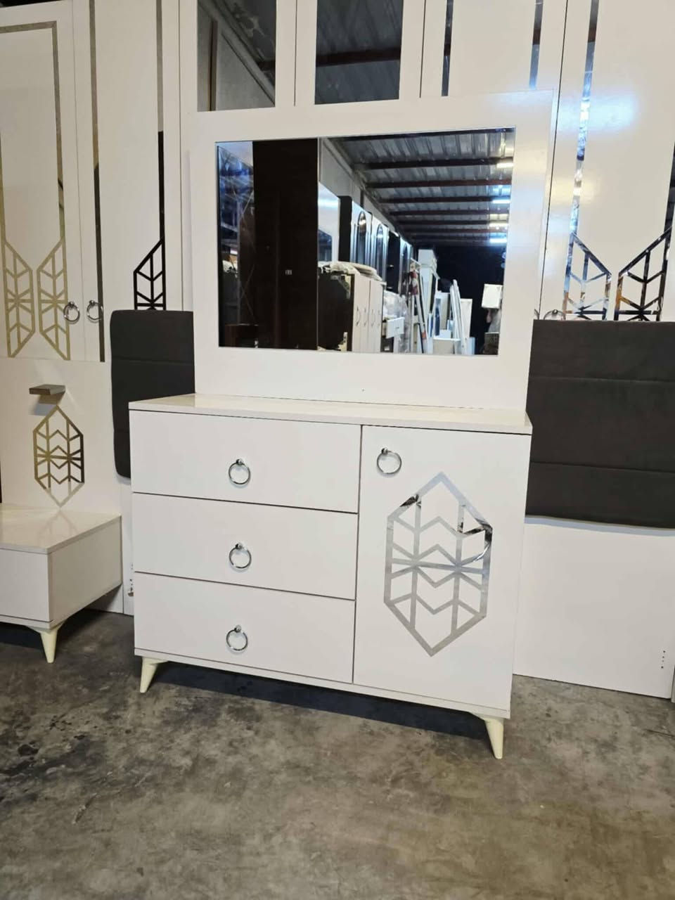 غرفة نوم مستعملة🇹🇷
موديل حديث 👌
 نضافة90 ٪💯
عدد القطع / 9 💥
سريره /مخزن 📥
شازلون /مخزن 📥
قماش /وتر بروف أصلي 💥
نضام / أبواب🚪
بيه كنتور طفل اضافي بابين 🍃
سعرها /850 قفل 💸
شد ونقل داخل بغداد مجاني🚛
يوجود توصيل محافضات 🚛


**إذا كنت صاحب هذا الإعلان وتريد حذفه لأي سبب، رجاءا أرسل رسالة إلى الدعم الفني**