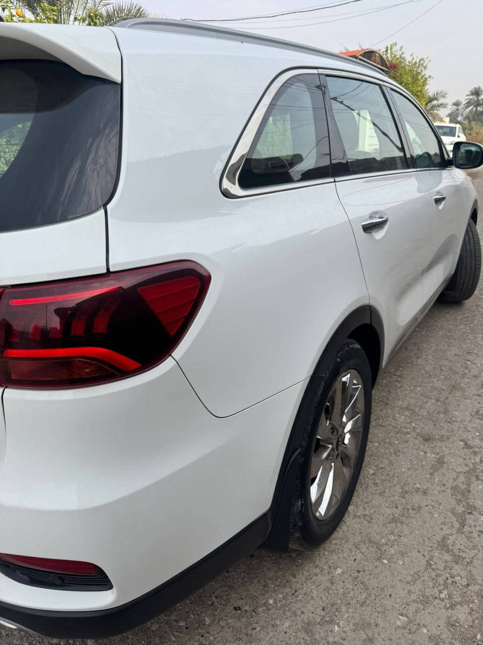 سورنتو موديل ١٨ خليجي مكفوله بيه بارد يم قبق البانزين رقم بغداد سياره فول عدا الفتحه بيه بارد بسيط ومبين في الصور مكانه بغداد رقم صاحب السياره ***********
