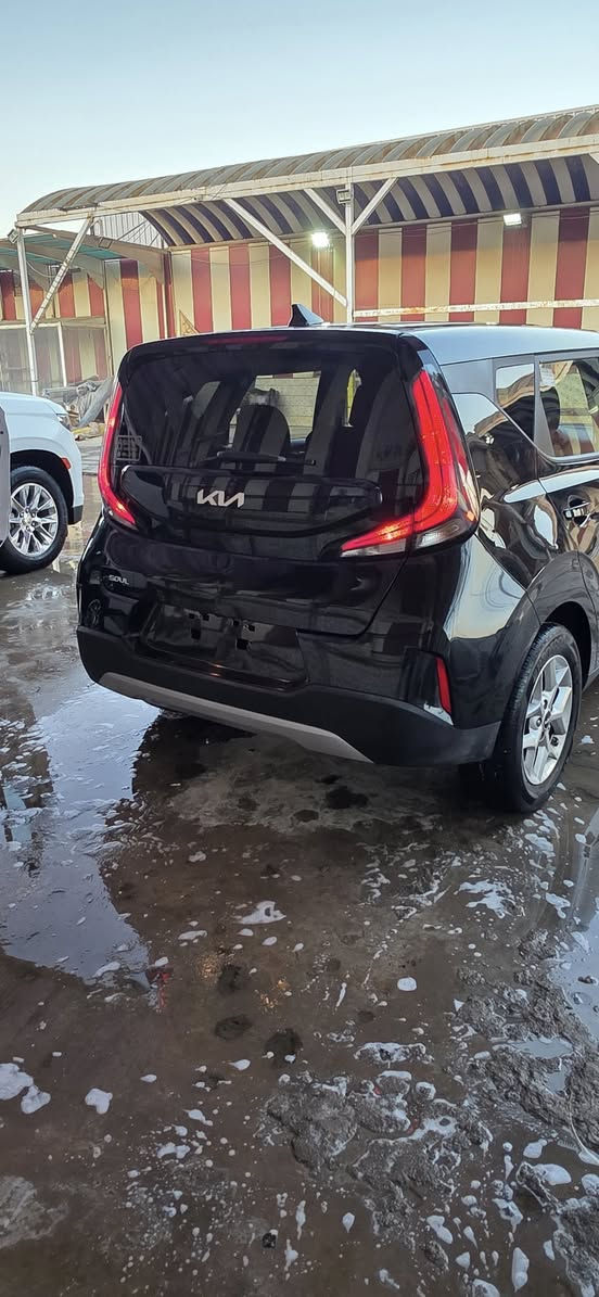 كيا صول موديل 23مرقمه قادسيه 
محرك حجم 2000 دوش *
شاشه كبيره كار بلي *
كامره خلفيه دواره *
فول تحكم ستيرن *
رادار امامي جانبي *
تحديد مسار للأمام *
قياده ذاتيه *
مانع تصادم *
كروز سرعه*
عداد دجتال*
ثلاث انظمه للقياده *
بك لايت لد *
ويل كب حجم 16 كروم *
سياره جديده ماشيه 7 الاف *
حادثها موضح بالصور بدون دواخل *
مكانها الديوانيه سعرها 145وبيها مجال للاستفسار الاتصال على الأرقام *
*********** واتس اب 
***********
