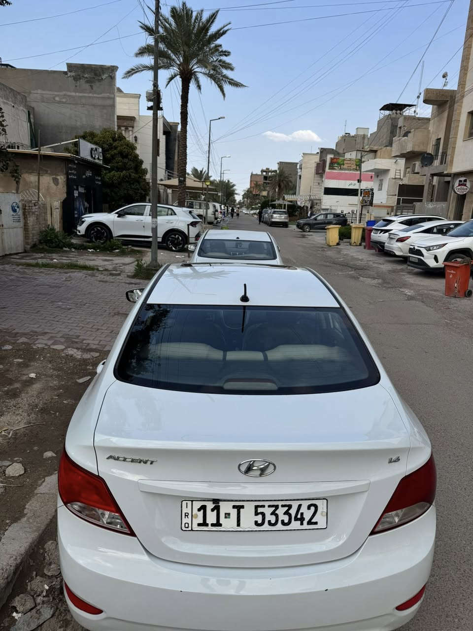 السلام عليكم 
اكسنت 2018 خليجي للبيع 
مواصفات فول فتحه 
ماشيه 82  الف
هزه جديد تحويل ثاني يوم 
السعر 118 
سياره كامله من كلشي 
***********
