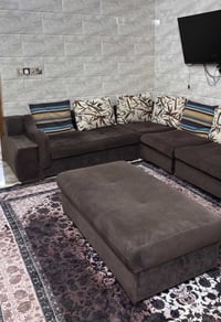 ديوان للبيع نضيف كلش  5 قطع  سعره 400 الف  للاتصال 07722969998