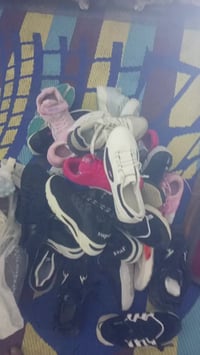 أبيع المفر بسعر الجمله نسائي رجالي شبابي اطفال احذيه ملابس بغداد الحسي...