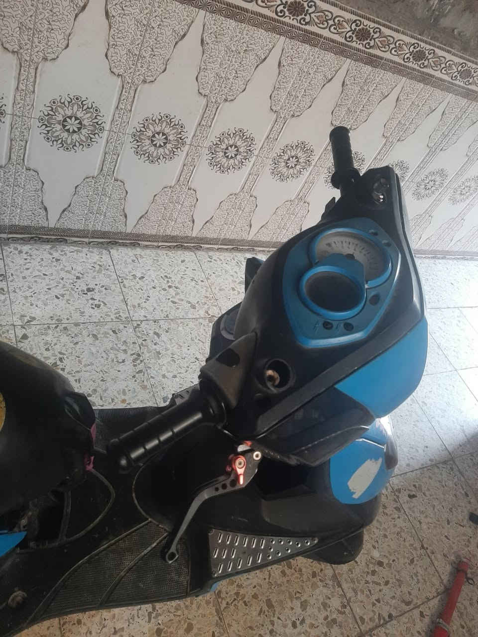 للبيع دراجه سكنك فحل كابريتر  خطين سلف وهندر اشاير كلوبات كلهن شقلات عوزه بس كفر جوة لكشن مكاني بغداد فلكت حي نصر رقم الهاتف *********** سعره 450 مكينه مجفته
