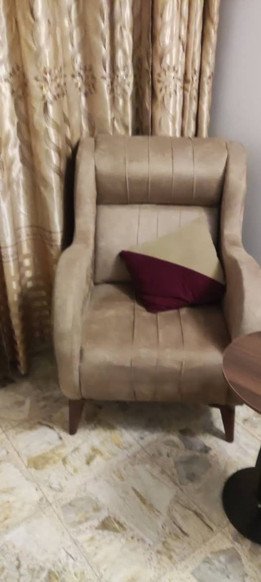 سلام عليكم...
للبيع قنفات 8 مقاعد عراقي المكان الغزاليه نظافه جيده للتواصل على الرقم *********** السعر 300 الف وبي مجال
