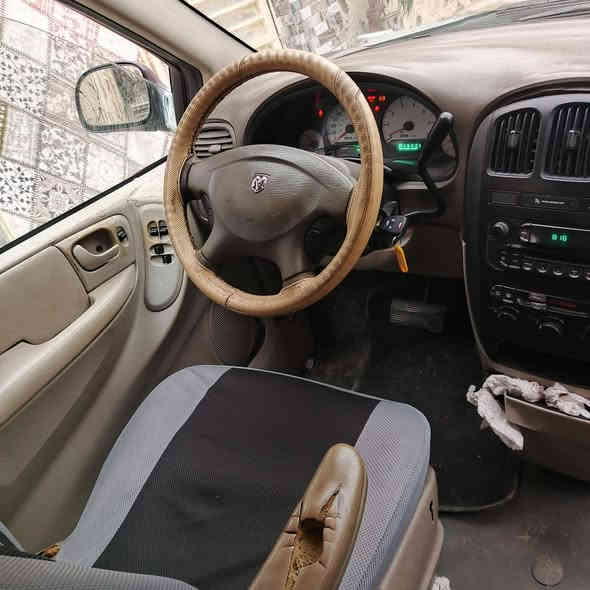 سلام عليكم دوج كرفان 2007  3.300 كير محرك مكفول تخم تاير جديد كشر نضيف  السياره جاهزه ونضيفه للبيع او مراوس سعر 70 للاستفسار ***********مكان بغداد
