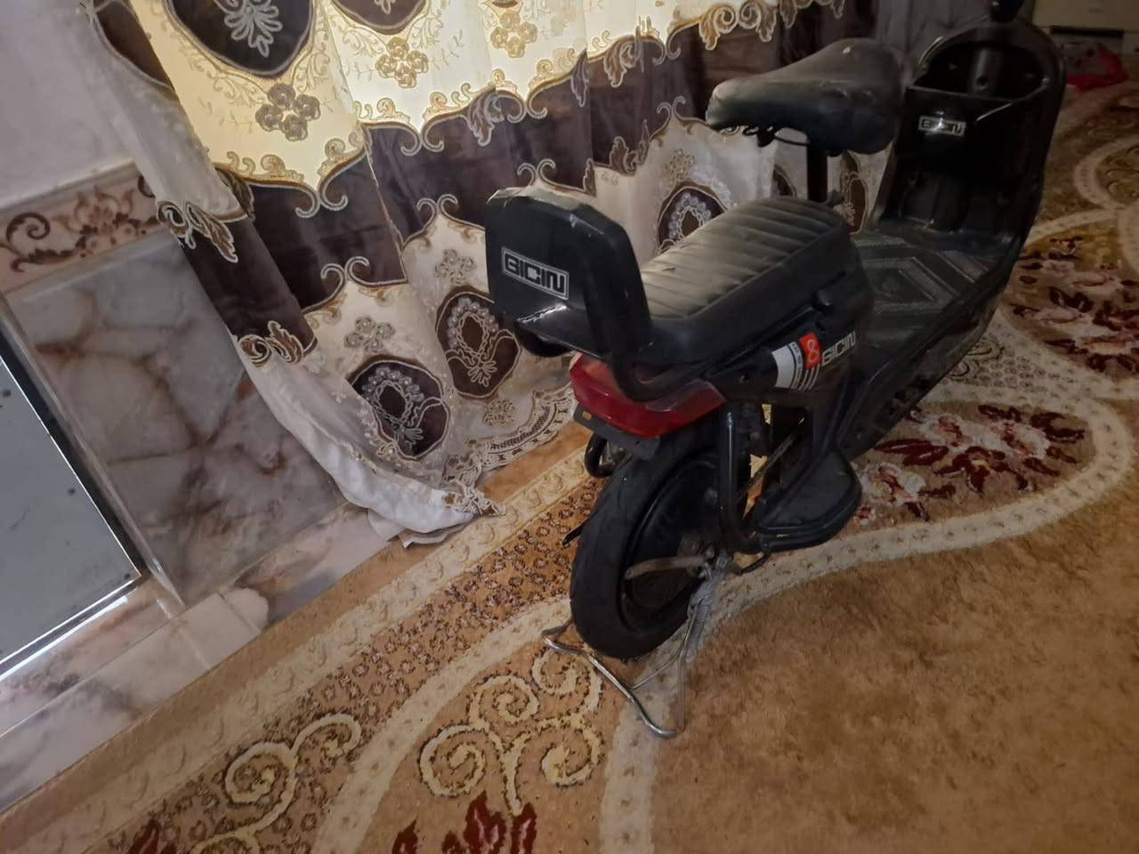 دراجة شحن s8 حجم ١٦ جديده ونظيفه وبطاريات عدد اربعه وكاملات صار شهر من اشتريتهن بالباكيت وشرط الفحص سعرهه ٢٢٥ وبيهه مجال خاص المكان التضحيه الرقم ***********
