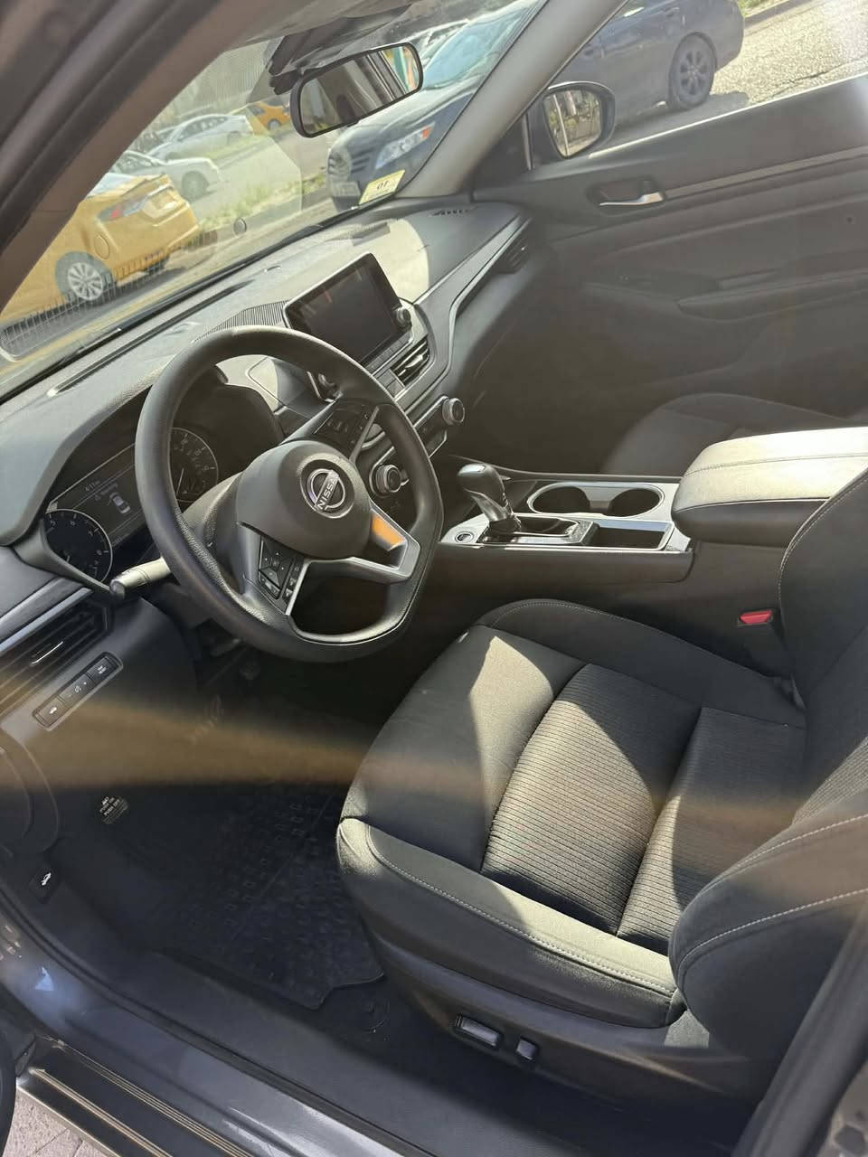 🚘 نيسان ألتيما SV موديل 2024
سعر $166 ومجال قليل

🔹 المحرك: 2.5 لتر (2500cc) – 4 سلندر
🔹 ناقل الحركة: أوتوماتيك
🔹 الممشى: 42 ألف مايل
🔹 مدة الترقيم: 90 يوم
🔹 قابلة للترقيم حسب الرغبة: أربيل – دهوك – السليمانية

✅ المواصفات:

* بصمة أبواب
* بصمة صندوق
* تشغيل بالبصمة
* تشغيل عن بُعد (Remote Start)
* شاشة معلومات وترفيه
* كاميرا خلفية
* مثبت سرعة
* تحكمات على المقود (ستيرن)
* رادار أمامي وجانبي
* نظام مانع الاصطدام
* نظام ECO لتوفير الوقود
* نظام التوقف الذاتي (Auto Start/Stop)
* جنوط صاج مع ويل كاب

🔧 الحالة:

* حادث خلفي (جاملغ خلف + باب خلفي)
* بدون فتح إيرباك
* السيارة بحالة جيدة وجاهزة للفحص

📍للاستفسار يرجى التواصل على الخاص.***********
