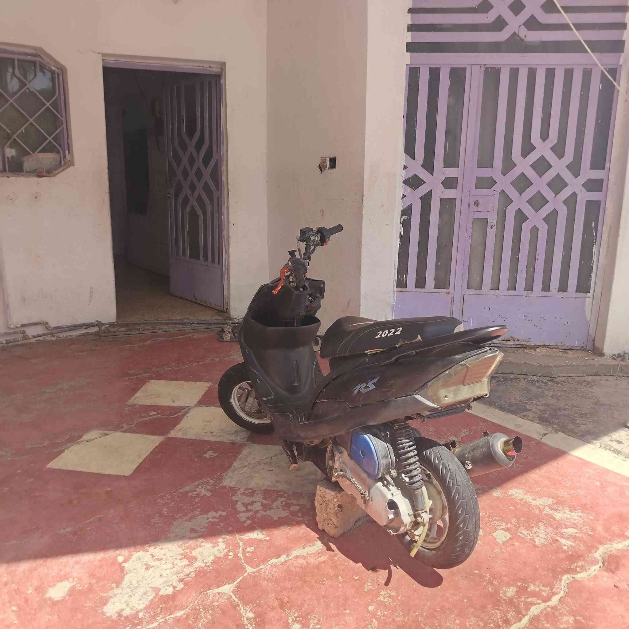 السلام عليكم ماكس عدله للبيع بوشه بلاديه مامفتوحه بيه خيط بخار كهربائية كله شغاله نقص باتري بس السعر 300وبيه مجال قليل مكان حله حي الجزائر للستفسار اتصل ***********او مراوس شعندك نزل حسب القناعة
