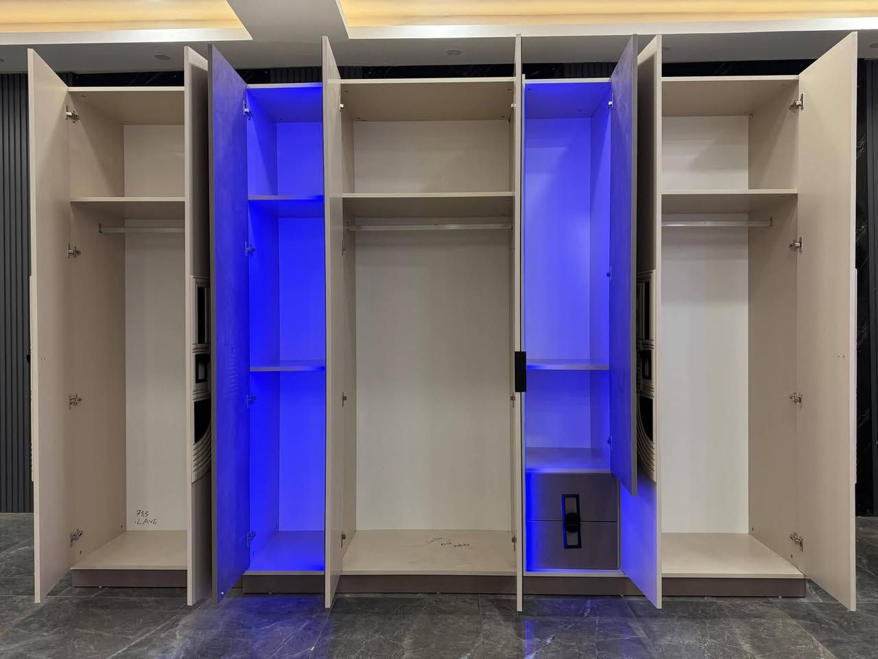 ‏مواصفات الموديل 🌱
‏
‏✓تركي المنشاة درجة أولى
‏✓تصميم عصري يتوافق مع جميع الاذواق 
‏✓يتكون هذا الموديل من ( 10 قطع  ) 
‏✓ قياس الكنتور مع المحلق  (320 سم ) 
‏✓ ظهر بلوك 
‏✓ برغي و جوي حديد 
‏✓سرير مخزن 
‏✓ طلاء حراري يتوافق مع الحرارة والبرودة
‏
‏الموقع المسيب حي المعلمين قرب مفروشات الربيعي 🌸 
 للاستفسار ***********
