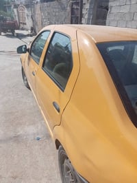 للبيع رينو لوكان الموديل ٩ السعر ٣٠ وبيه مجال بيه تنقيص قليل سياره حلو...