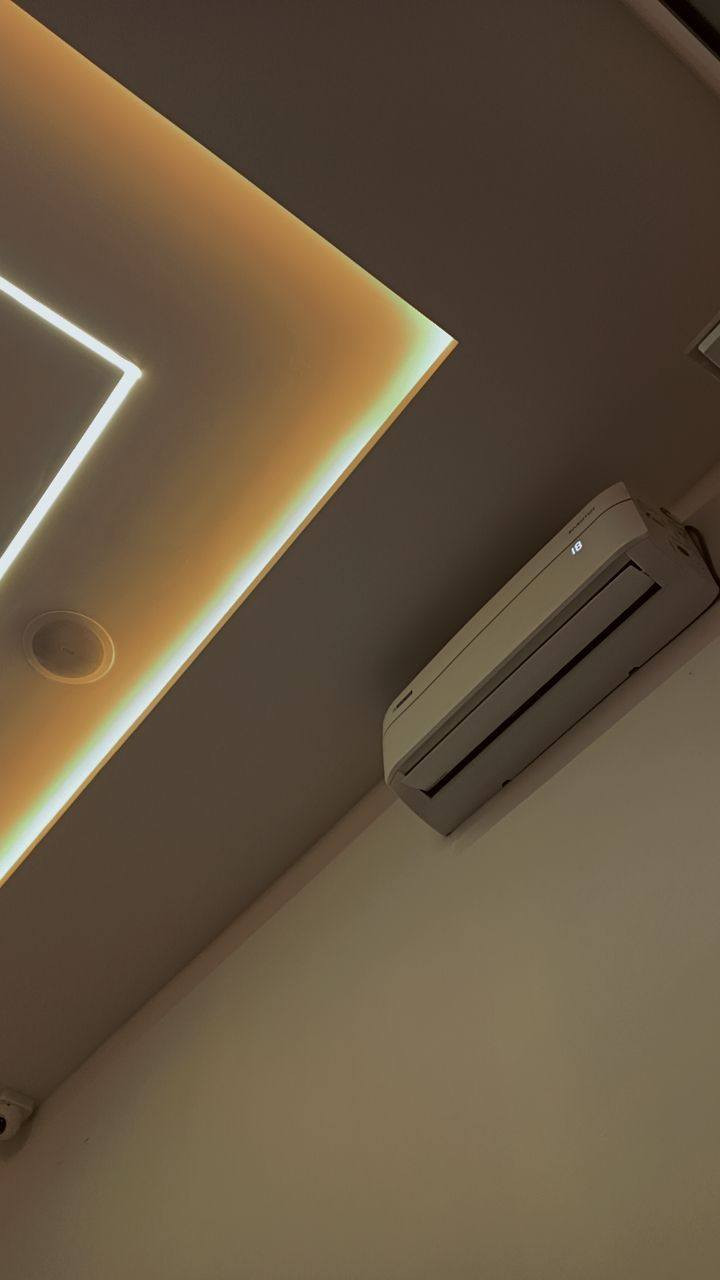 *🔧 فني كهرباء وتبريد محترف | خدمة منزلية بكل بغداد 🔧*

السلام عليكم  
فني كهرباء وسبالت عندي خبرة 18 سنة بالشغل الميداني، اشتغل بيدي وبأحدث العدد، وشغلي مضبوط وعليه ضمان.
1. تأسيس كهرباء من الصفر*  
- سحب واير اصلي، نصب بوردات رئيسية وفرعية  
- توزيع نقاط الإنارة والبرايز والسبوت لايت  
- شغل مرتب بدون تشويه للحايط والديكور

*2. نصب وغسل وصيانة السبالت*  
- نصب سبلت جداري و كنتوري
- غسل كامل بمكينة ضغط ينظف الفلاتر والمبخرة ويرجع التبريد 100%  
- معالجة تنقيط الماء، شحن غاز

*3. صيانة كهرباء طارئة*  
- معالجة الالتماس، انقطاع الكهرباء، ضعف الفولتية  
 
✔️ التزام بالموعد وما اتأخر  
✔️ اجيك لأي منطقة ببغداد بنفس اليوم  
 
✔️ متابعة بعد الشغل اذا صارت مشكلة

*📞 للتواصل الاتصال(***********)
متواجد 7 ايام بالأسبوع من 8 الصبح للـ 10 بالليل
📍 اعمل بكل مناطق بغداد:

#كهربائي_بغداد #تصليح_سبالت #تأسيس_كهرباء #فني_تبريد #بغداد
