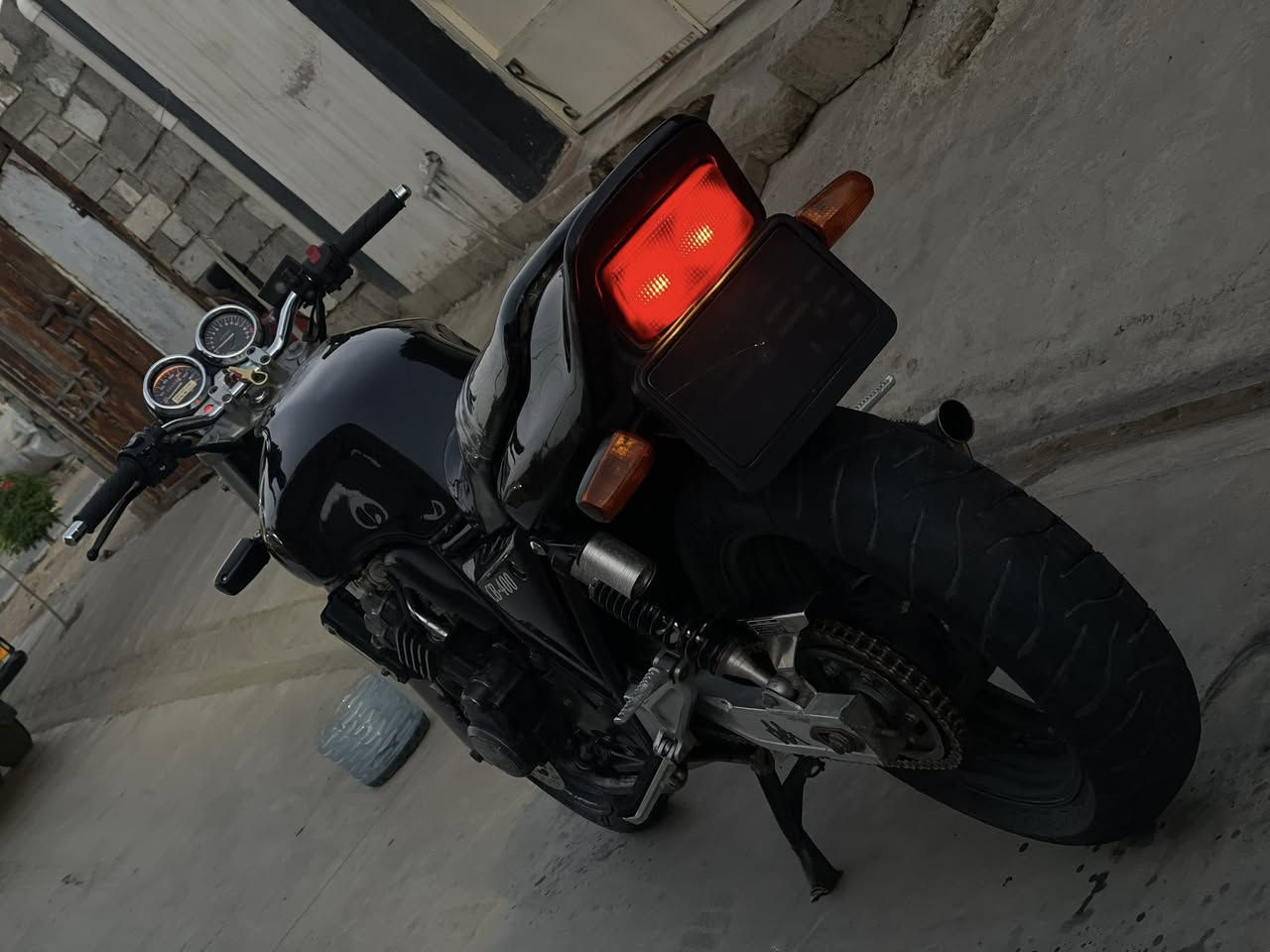 بطح للبيع cb400شرط مكينه مامفتوح كير ابه شرط كهربيات كله شغال موديل ٩٦مكان كركوك خابر تدلل***********
