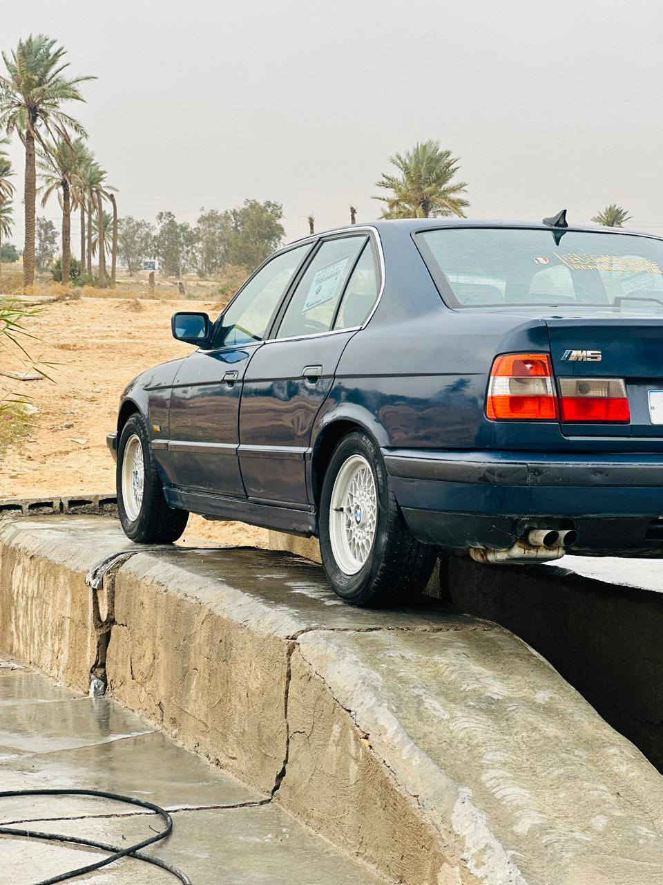 سلام عليكم اخواني
بي ام حجم 525
مكينه مفتوح وكير خير من الله 
تخم تاير كهربائيات كامله 
موديل 90 رقم بغداد نكليزي 
السياره خير من الله مصبوغه لجماليه من غير ضربه 
سعرها 50 وبيها مجال قليل 
مكاني بغداد الحسينيه مال راشديه 
رقمي *********** / ***********
