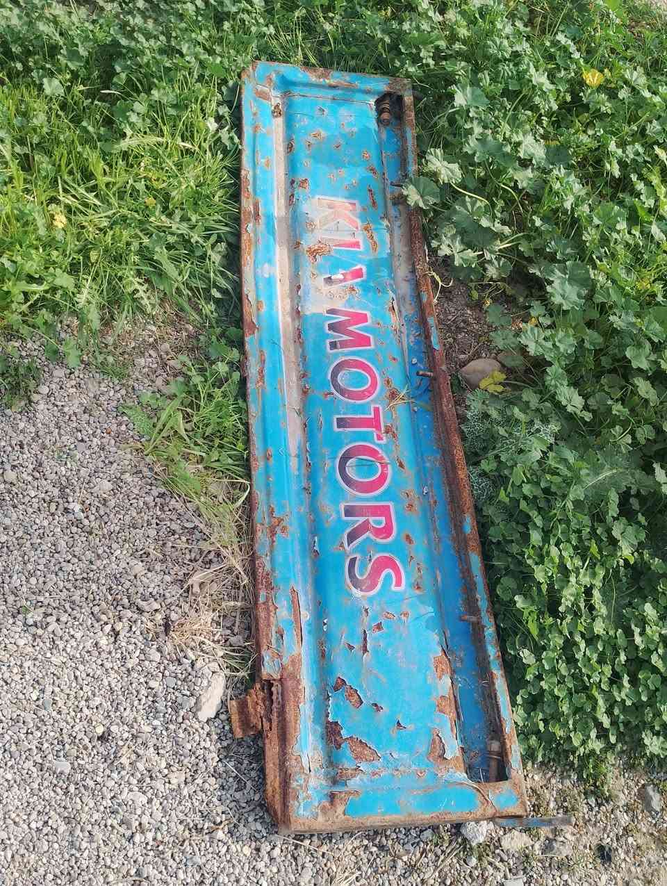 السلام عليكم ورحمة الله وبركاته  صفاحيات كية ٦ جنكال.  + باب ورة  سعرهن ١٢٥ وبيهن مجال بسيط 
ديالى كنعان  
***********
