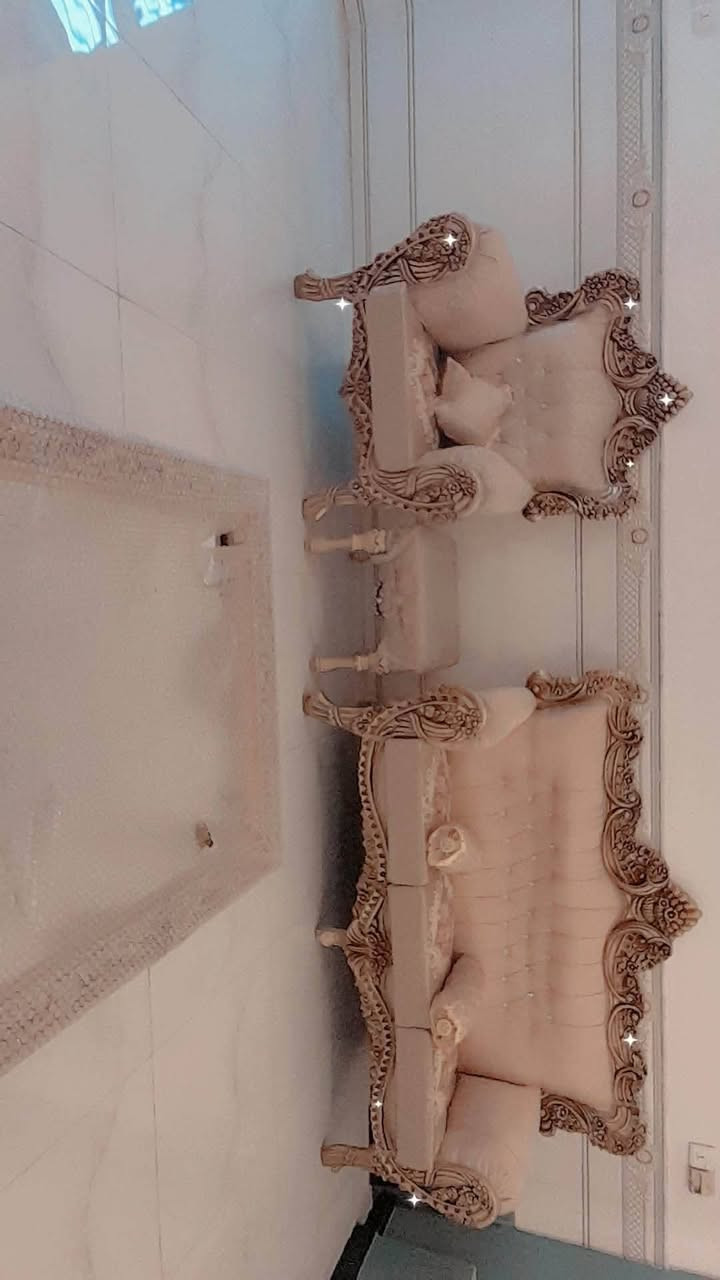 سلام عليكم تخم للبيع 10مقاعد جديد ماصارلي شهر من السعر 900 وبي مجال بصيط اخته العنوان الديوانيه منطقت النسيج ماقابيل مجمع الخليفاوي الاتصال على هذا الرقم ***********
