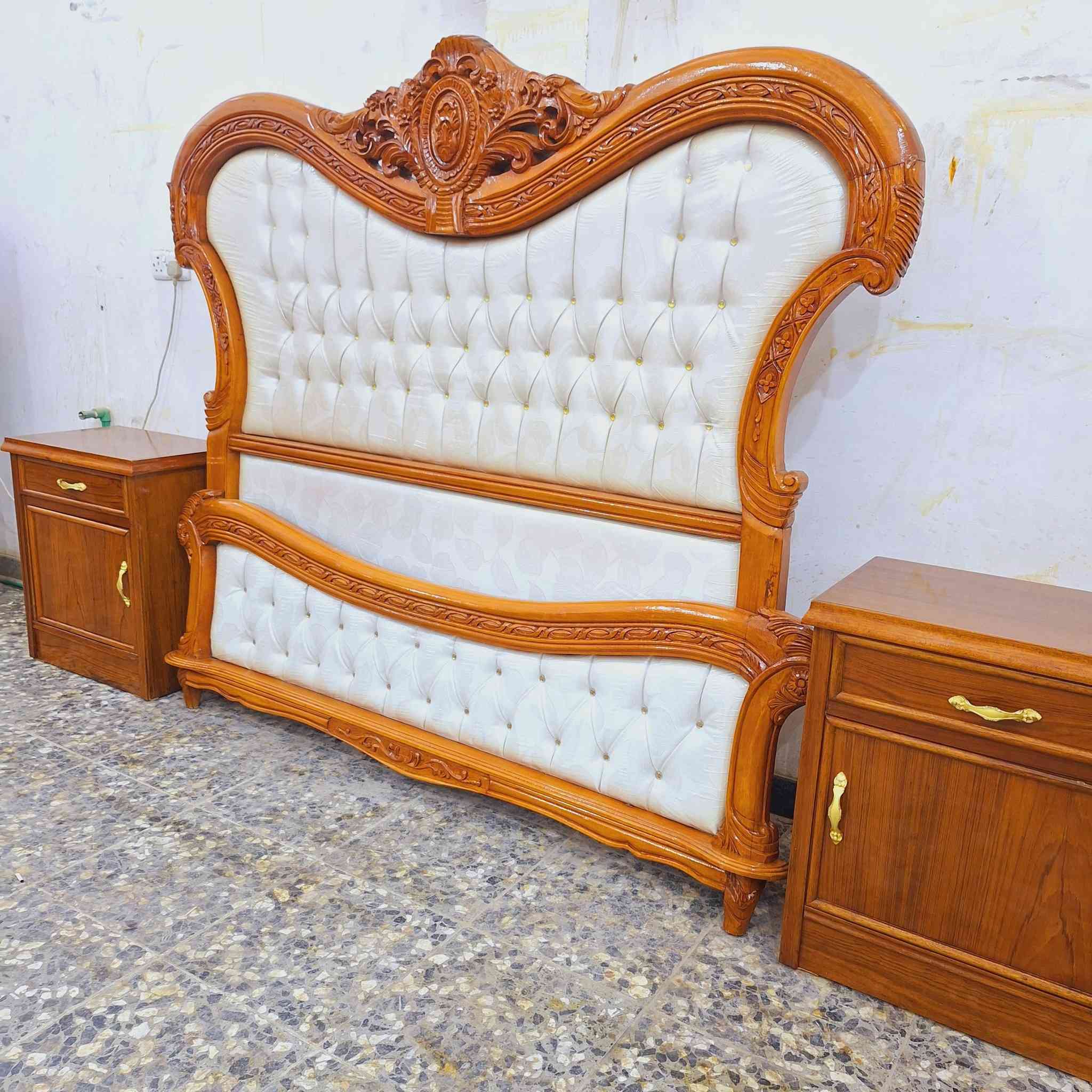 غرفه خمس ابواب غرفه ثقيله جدآ للإستفسار ***********
