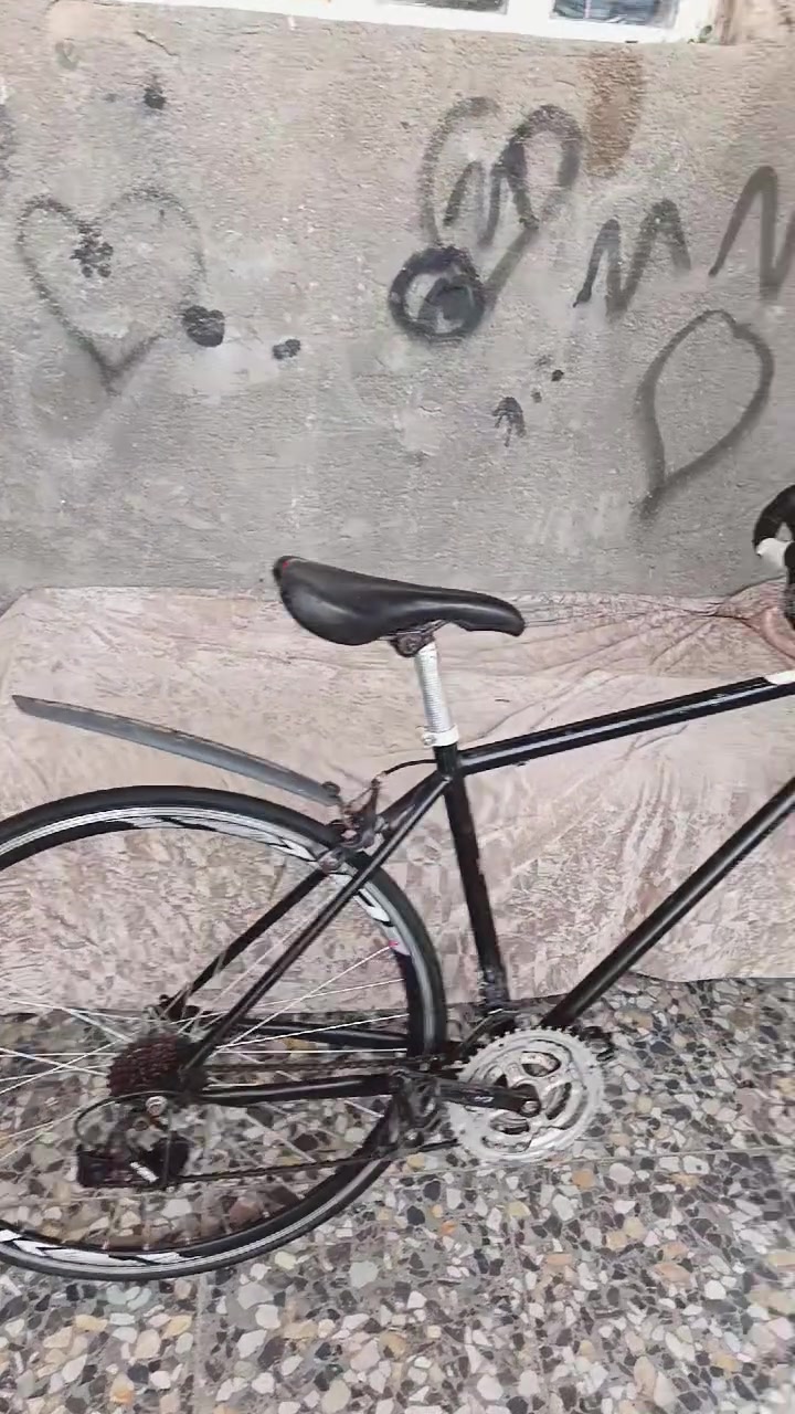 يالله السلام عليكم شباب.دراجه 700 فول نضافه فقط اكير الخلفي مايشتغل استرين مكلوب بعد هواي مواصفات سعرها 85 وبيها مجال قليل وعلراسي.  ***********
