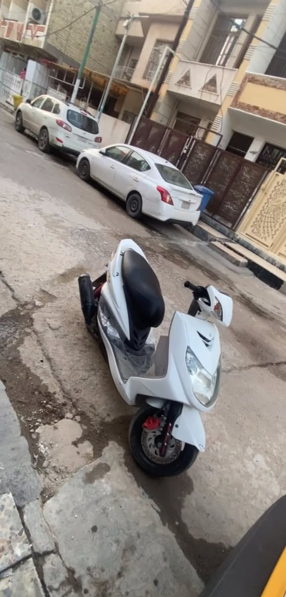 السلام عليكم
دراجه للبيع مكفوله صار شهر منزلها رمبه
السعر مليون وبيها مجال 
العنوان صليخ
تواصل ***********
