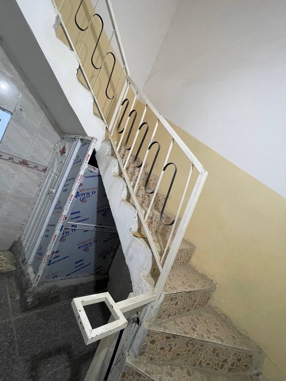 📍 الموقع: الحلة -خلف مستوصف المهندسين مباشره داخل الفرع 
🏷️ النوع: طابو صرف طابقين
📐 المساحة:85 م
💰 السعر:85 بي مجال
🛏️ محتويات البيت: استقبال -هول -مطبخ -غرفه بالطابق الأرضي وغرفه بالطابق العلوي 
📞 للتفاصيل:*********** 