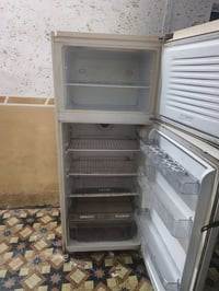 التخم ب 400 وبي مجال نظيف وتركي 10 مقاعد الثلاجة ب 250 وبيها مجال 18 ق...