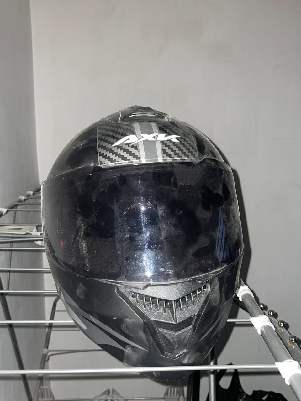 سلام عليكم خوذه للبيع بعده جديده بالكارتون بيه كلوبات خلفيه رماش جامه مضلله مكاني بغداد الحريه سعر 60 وبيه مجال للاتصال ع الرقم ***********
