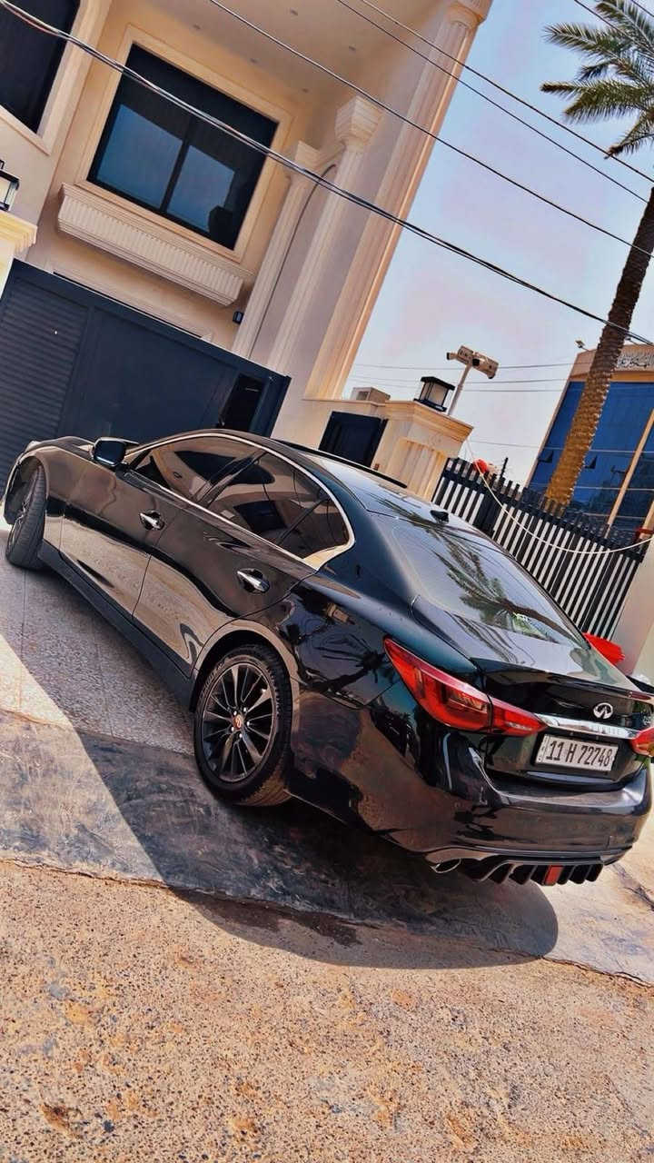 سلام عليكم عندي انفنتي سياره جديده بيه بس الجاملغ الأيمن ضربه خفيفة سياره جديده ما متعوب ابد فول مواصفات داخل أبيض كشنات جلد مكاني بغداد الدوره *********** اتقبل المروس
