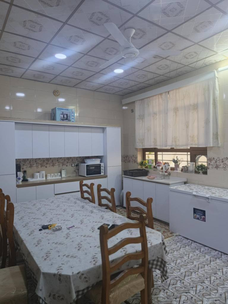 نوع عقار زراعي
دارللبيع۲۰۰متر  طابقين كركوك  دروازه قريب مدرسة بيخوت مقابل جامع تكيه بيرخدري منطقه فول خدمات ماء كهرباء
شارع تبليط وعريض
يتكون طابق الاول غرفتين نوم
استقبال
هول
مطبخ حار  بارد
صحيات
كراج سياره
طابق الثاني
غرفتين نوم
سويت
هول
صحيات
سعر۷٥ملوين بي مجال
للاستفسار
***********واتساب كركوك, العراق
