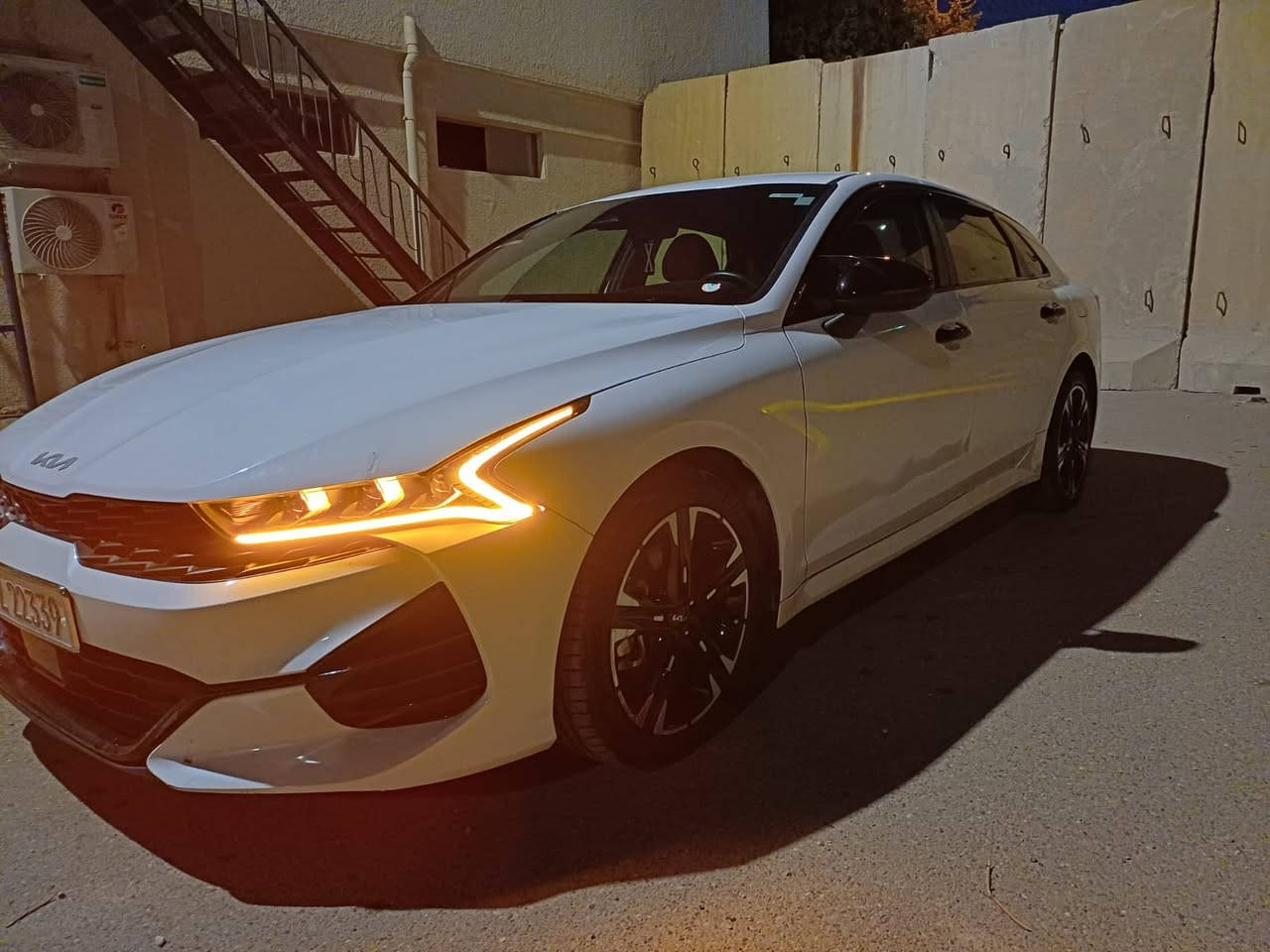 السلام عليكم 

 2024   K5
 
جيتي لاين فول مواصفات 
لون ابيضّ مميز 
سياره جديده وحلوه 
داخل احمر بدون ايرباك فقط برده 
مبدل بيه فقط باب وبيها كلير الجاملق الأمامي من امريكا 
ماشيه 29الف 
دخول جديد سياره 
كلش حلوه سياره 

مكاني بغداد 
والسعر 178وبيه مجال 
الاستفسار ع هاذ رقم 
***********
