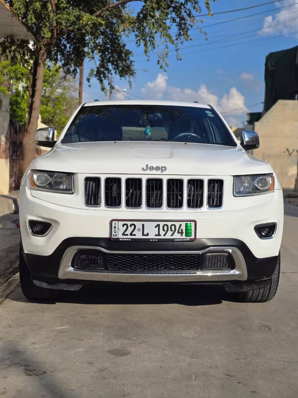 جيب  2014 جراند شيروكي لمتد 

‏Grand Cherokee 3600 / LIMITED

المواصفات  

فول عدا الرادار  الامامي 

‏ 4x4 فور ويل 

ماوس 

سقف فتحة

شاشة كبيرة كامرا  دوارة  

حساسات خلفيه

ستيرن كهرباء  + تدفئة

كراسي جلد كهرباء امامي سائق + راكب 

كراسي امامي تدفئة

كراسي خلفي تدفئة

مرآة وسطية + سائق معتمة

صندوق كهرباء 

تشغيل عن بعد 

كير طيارة 8 +س سبورت+شفتات

سستم صوت  12 سماعة بلادي

و باقي المواصفات الستندر

سعرها 215وبيها مجال كلش بسيط

نسبة نظافة الغرفة 80%

نظافة الهيكل الخارجي 90%

كير والمحرك والصدر جديد

رقم السيار اربيل مميز دولي بسمي  تحويل  ثاني يوم  

للاستفسار هذا رقمي  

***********

مكان السياره كركوك بية كوبون بنزين 

بدون ضرر جاملغ امامي سرقه واحد 

ونص باب بلعراق انصبغ
