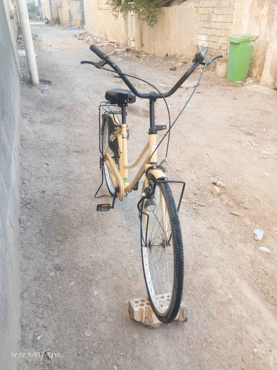 بايسكل للبيع ما بي عطل والعنوان ناصريه مركز شارع يا حسين والسعر 150 وبي مجال ورقم *********** وتساب
