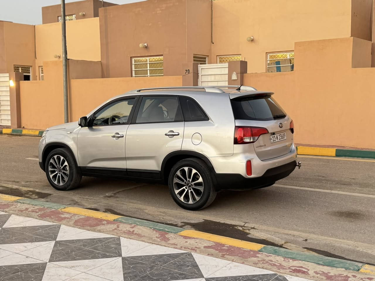 السلام عليكم
كيا سورنتو ٢٠١٤  وارد خليجي
محرك V6 سته سلندر مكفول
السيارة مكفوله كفاله عامه عدا باب السائق رش والسونار مرفق
رقم بغداد دولي بأسمي سنويه لل٢٠٢٩ 
مكينه وكير كفاله
حداديه جديده
تخم تاير 
تبريد ثلج 
٧ راكب 
فور ويل ٤*٤
داخل لونين 
السياره احلى من الصور 
السعر بلاااااش ١٦٥ وبيها مجال بسيط 
المكان بابل الشوملي
للأستفسار ***********
