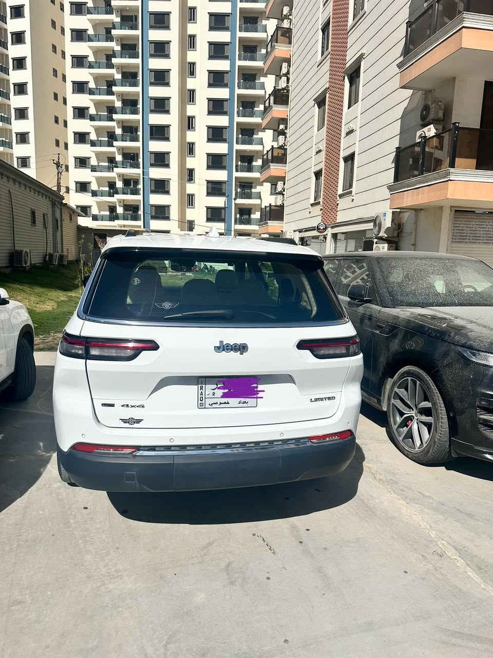 سيارة جيب كراند شيروكى ليميتد موديل ٢٠٢٢ محرك 3.6 لتر 6 سلندر
مع نظام دفع رباعي 4x4 ، 
لوحات‎ بغداد
الموديل: ٢٠٢٢ (خليجي)
العداد: ٨٦،٠٠٠ كيلو متر 
 المحرك: 3.6 لتر 6 أسطوانات (V6)
ناقل الحركة: اوتوماتيك 8 سرعات
ضمان شركة هارلم وصيانة كاملة
المواصفات:
*نظام دفع رباعي 4X4 متطور
*فتحة سقف بانوراما
*الصندوق كهربائي بخاصية البصمة
*ويل المنيوم قياس 20 انج
*شاشة التحكم الرئيسية لمس بنظام Uconnect 5 بقياس 10.1 انج مع نظام ملاحة
*شاشة القيادة الرقمية بقياس 10.25 انج
*رادار تفاعلي مع خاصية التوقف والانطلاق
*تحذير النقطة العمياء
*تحذير الخروج عن المسار
*نظام المحافظة على البقاء فى المسار
*خاصية المساعدة على التوجية فى التقاطعات لتفادى الحوادث
*حساسات امامية وخلفية
*نظام مانع تصادم خلفى
*نظام القيادة شبه الذاتية
*مقصورة الركاب من الجلد الفاخر
*المقاعد الامامية مبردة ومدفئة
*المقاعد الخلفية مدفأة
*مقعد السائق والراكب كهربائي
*مقعد السائق ذاكرة
*نظام ابل كار بلاى و اندرويد اوتو لاسلكي
*نظام صوتي 9 سماعات من ALPINE
*دخول ذكي (بصمة)
*نظام التشغيل عن بُعد
*مصابيح أمامية أوتوماتيكية مع مصابيح نهارية وكشافات ضباب LED
*نظام التحكم التلقائي في الضوء العالى
*دواسات جانبية
*ماسحات زجاج أمامي حساسة للمطر
*انماط قيادة متعددة رياضية وللطرق الوعرة
*وسائد هوائية أمامية متعددة المراحل ووسائد هوائية جانبية ووسائد هوائية أمامية/خلفية.
*نظام التحكم

السعر ٣٥،٥٠٠ دولار  (٣ دفاتر و ٥٥ ورقة ) 
للاتصال   @  *********** 
مكان السيارة //// الناصرية -شارع بغداد
