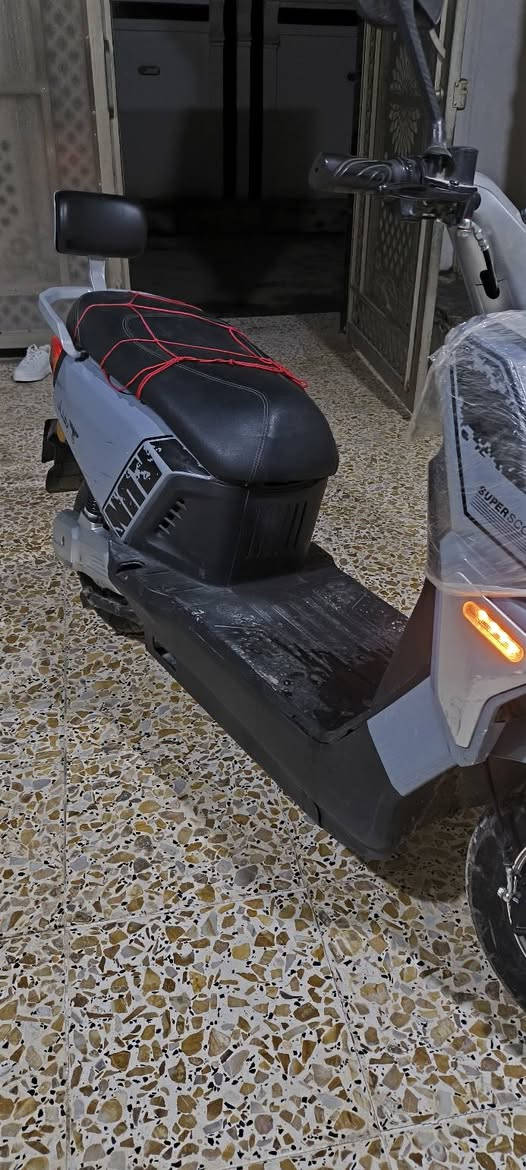 السلام عليكم اخوان للبيع موطور شحن بعده جديد صارلي تقريبا شهر من طلعته من الجمعيه بطاريات ع فحص تفحص يالله تاخذ اخوان الدراجه جديده بمعنى الكلمه 
السعر 650وبي مجال بسيط حك الجيه 
الرقم:***********
او راسلني خاص 🫡
