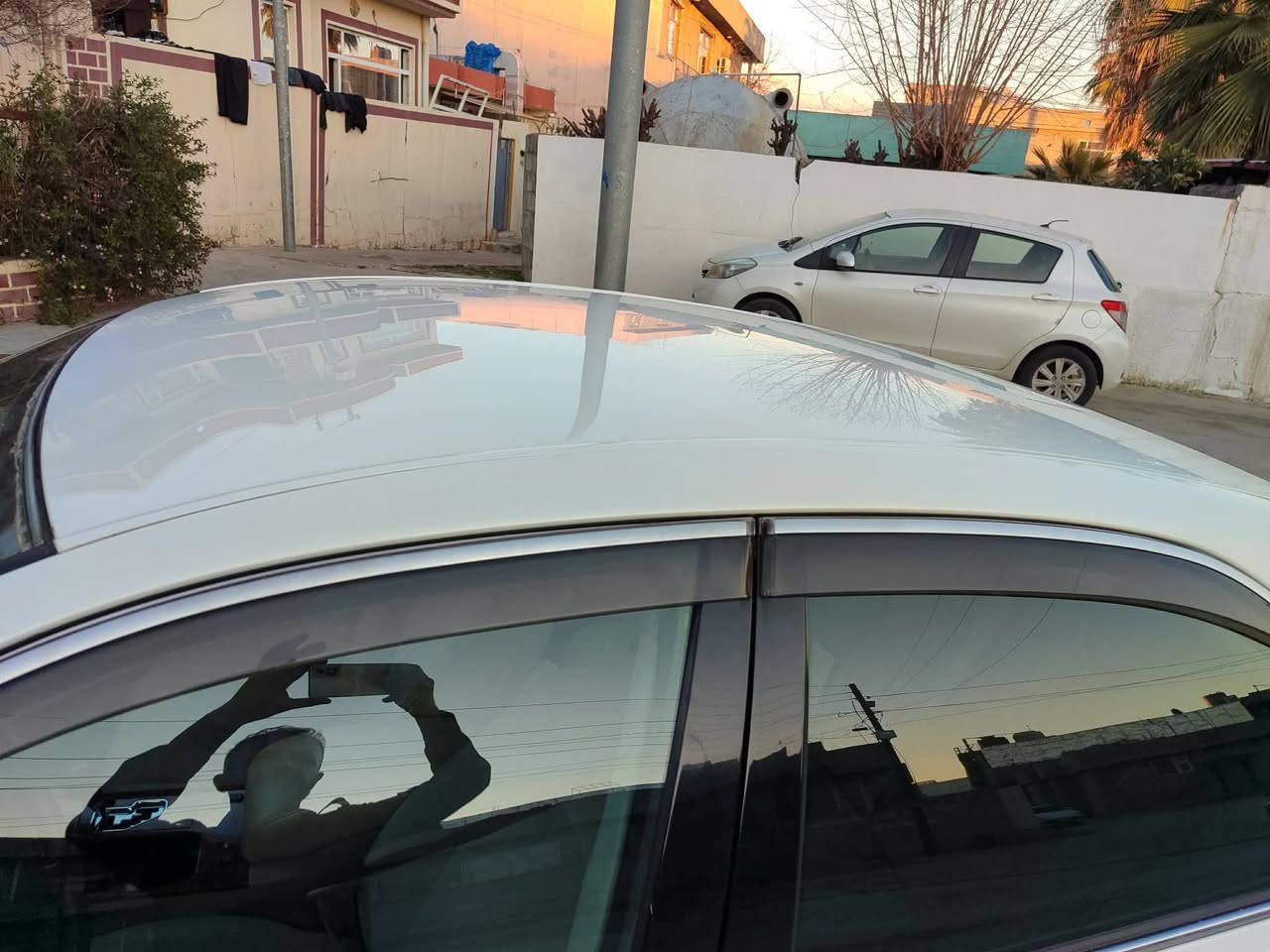 بەناوی خوای گەورە و میهرەبان
شاهینە موس موس 2005
گیر و مەکینە گەورە 182 بی دوکەڵ
بێ بۆیاخ بەس شوین موسی بۆیاخە 
ناو زەرد 2 دوگمە شاشەو کامیرە حاسە
 بەشەرتی گیڕ و مەکینە و بێ تەقەو رەقەیە
تەبرید سارد و گەرم بە شەرت  2 کوشن کارەبا
بێ چاڵ و شوخت سەقفی شوشە
ناو دەری لۆک  لۆک  جرکەی تیا نیە
سۆنەرم داناوە   بێ دەعم و لیدراو  

نرخ ==65 گەڵا و مەجالیکی برایانە
***********
***********
