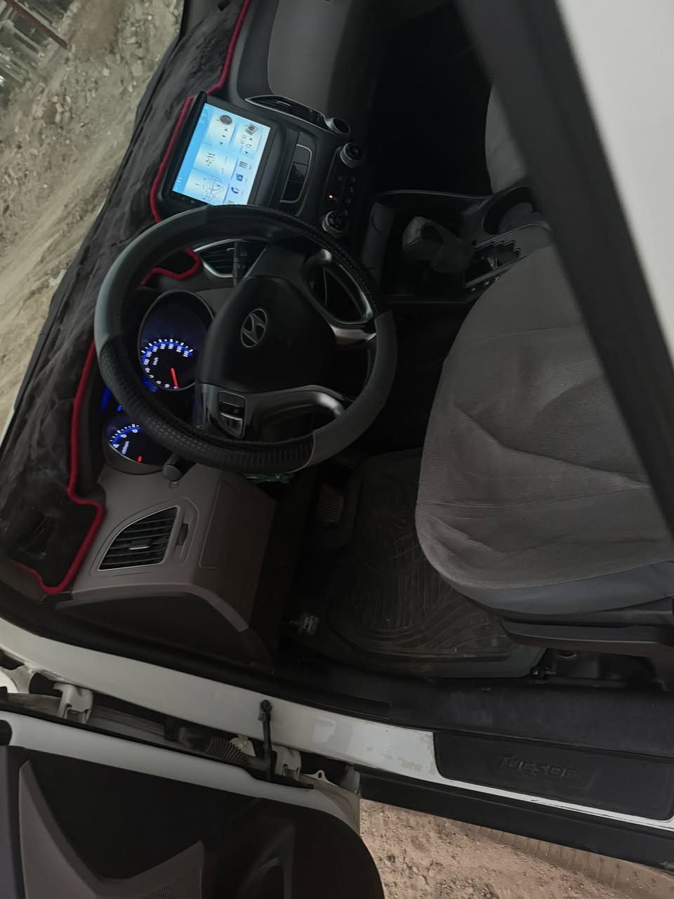 سلام عليكم 
للبيع 
 توكسان  خليجي موديل 2011رقم اربيل دولي فحص هزه جديد سياره
اشاير بل مري  
سياره مال جناي عله ايد وحده
تحكم ستيرن 
كفاله عامه من الصبغ ول تبديل  وفتح بيها بارد بسيط 
سياره جديده حيل
سياره بدون نقص جاهزه من كل نواحي هزه قبل 10 ايام وسنويه 2031 
مكاني كربلاء 
السعر اتصل او علق يجيك خاص 
***********
