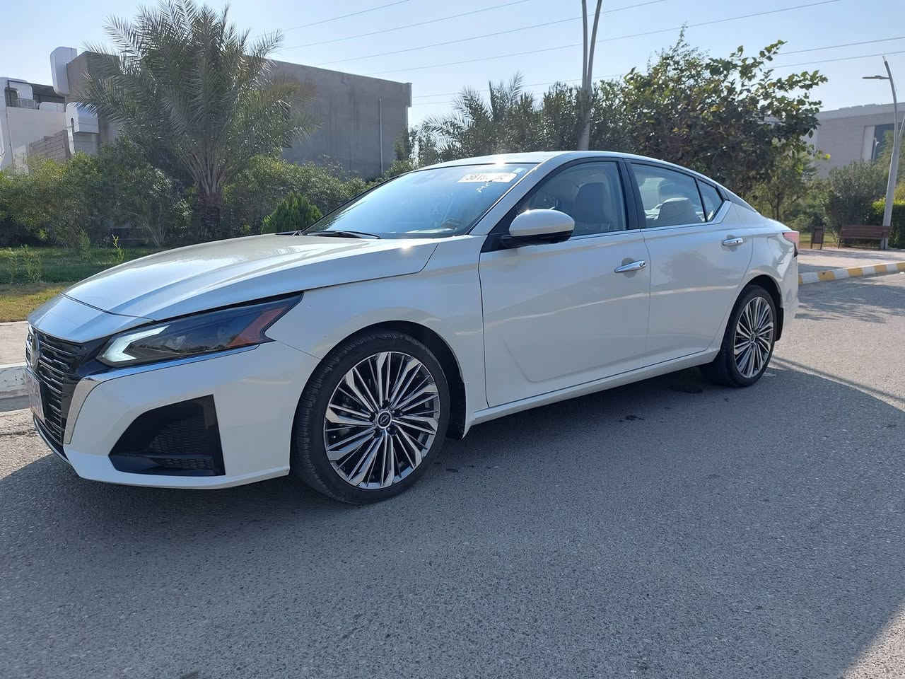 السلام عليكم
للبيع التيما لون أبيض موديل 2025 فئة SL أعلى فئة 
دخول جديد 
فور ويل وبيها مواصفات هواية
_كامرات محيطية 
_داخل أبيض كشنات جلد
_تبريد قطعتين
_نظام سماعات Boss
_سلايد وهاندبريك بصمة
_ شاشة كبيرة
وبعد بيها هواي مواصفات
ماشية 3 الآف قابل للزيادة 
بدون أيرباك 
حادثها كلش خفيف وتصليح درجة أولى 
رقم كاتي 
للتواصل ***********
غير متواجد عالفيس 
وصور الحادث مرفقة بالمنشور
