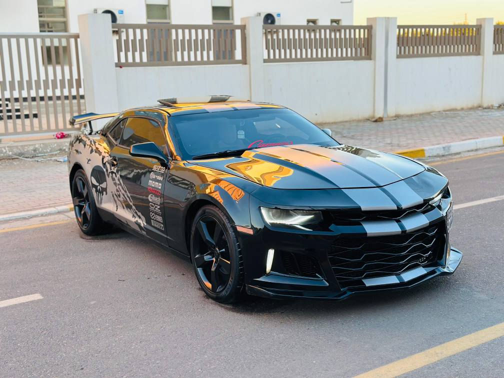 سلام عليكم.  للبيع شوفرليت كمارو. موديل 2015.  السعر 87. قابل للتفاوض للاستفسار ***********. وارد امريكي. حادثه جاملغ ودعاميه فقط. والباقي مكفول من ضربه بيه رش صبع ابيع صبغ عام للجماليه.  مواصفات فول 1/1. فتحه سقف. تحكم تستيرن جهتين. كروز مثبت سرعه. مري كهرباء. كشنات كهرباء. جلد. شاشه تاب. محرك 6سلندر 3600 

عليه اضافات كت رياضي.
كزوز رياضي دبات.
تحديث البجم 2018 
لحيه +سبايدر رياضي RX.  
سياره جاهزه بدون نقص.سنويه لغايه 2030 هزه جديده. عنواني كربلاء المقدسه كربلاء, العراق
