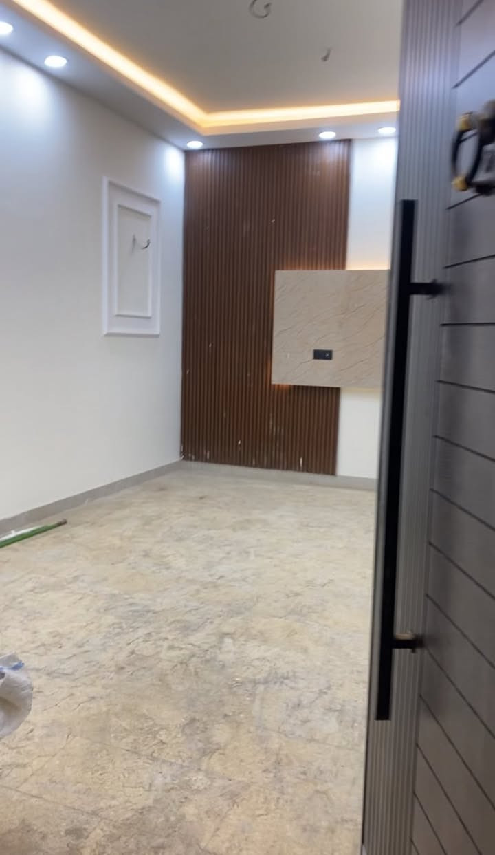 مشتملات تونات 100م و 110 للبيع
يالله 
مشتمل حديث 100م واجهة 5 نزال 20
يحتوي على خدمات خارجيه واستقبال 
ومطبخ حار وبارد و حولي وخدمات وغرفه نوم
وطابق الثاني 3 غرف نوم وبيتونة وسطحين
 
📍حي اور قرب فلكة صباح الخياط
للأستفسار مكتب ارض الخيرات
***********
***********
