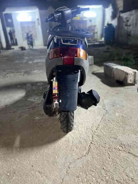 سلام عليكم دراجه بطه للبيع موديل 1999 دراجه نضيفه شوفت عينك شلعه ومعدل كهريائيات كله  لايت اشاير هورن بس عوزه باتري رايده 275 وبيه مجال مكاني كربلاءحي الغدير  ***********
